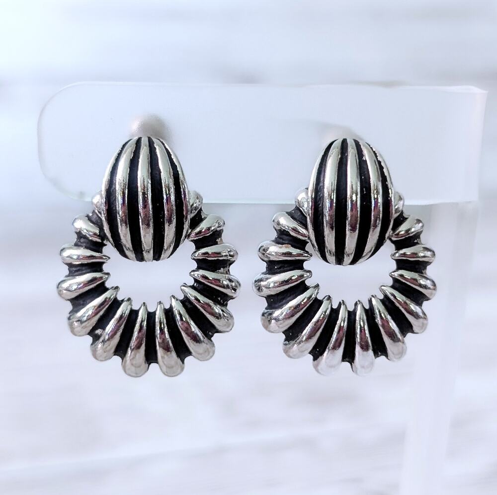 Vintage Clip On Earrings Stunning Stylish Statement Silver Tone & Black